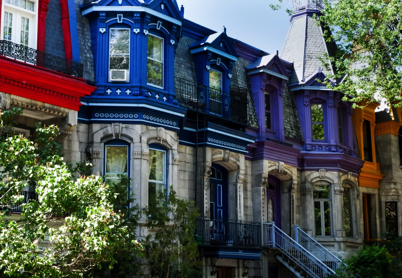 Maisons colorées au carré Saint Louis